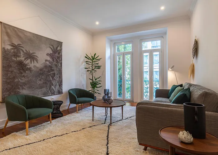 Vibrant Escape With Private Patio Apartman