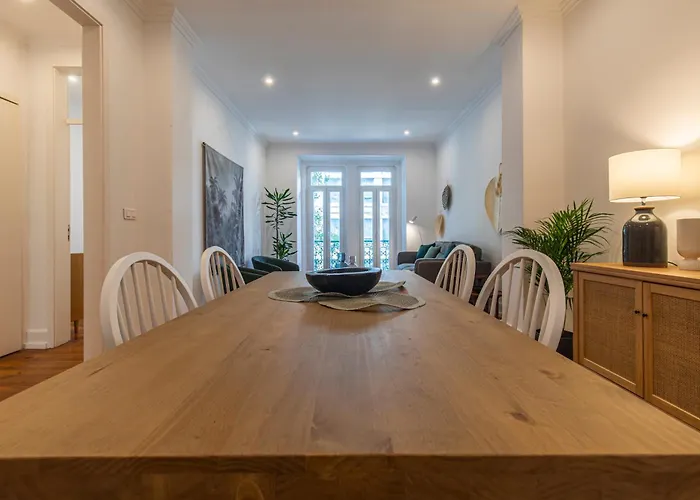 Apartman Vibrant Escape With Private Patio