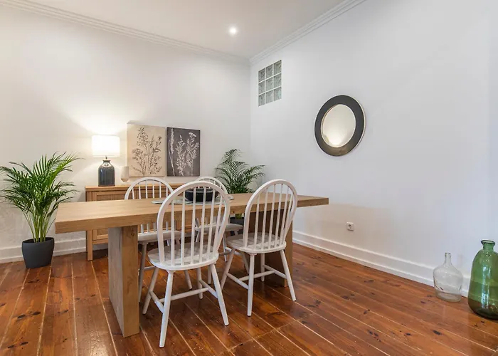 Apartman Vibrant Escape With Private Patio