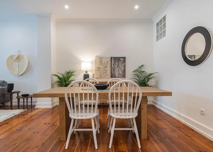 Apartman Vibrant Escape With Private Patio *