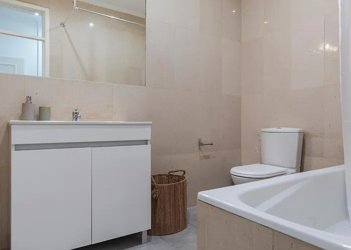 Vibrant Escape With Private Patio Apartman Lisboa