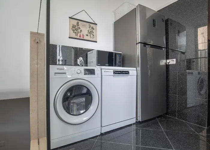 Vibrant Escape With Private Patio Apartman *
