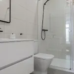 Lejlighed Vibrant Escape With Private Patio