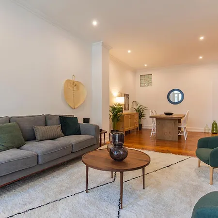 Vibrant Escape With Private Patio Lisboa
