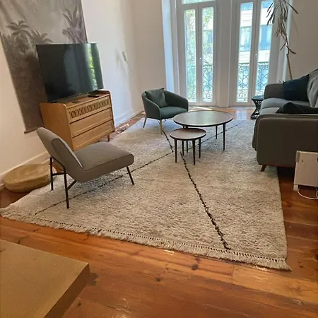 Appartement Vibrant Escape With Private Patio