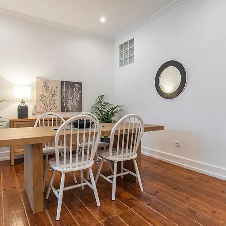 Appartement Vibrant Escape With Private Patio