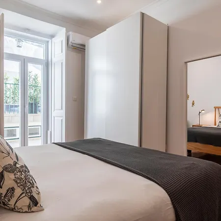 Appartement Vibrant Escape With Private Patio *