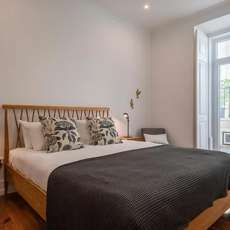 Vibrant Escape With Private Patio Appartement