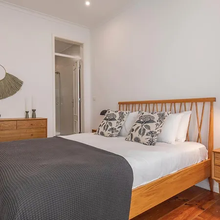 Appartement Vibrant Escape With Private Patio