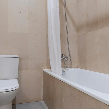 Appartement Vibrant Escape With Private Patio *