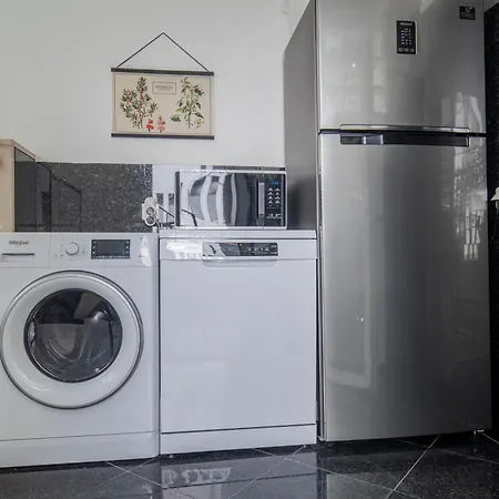 Appartement Vibrant Escape With Private Patio *