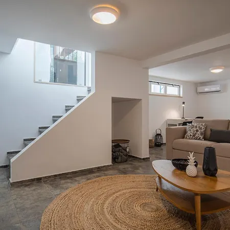 Appartement Vibrant Escape With Private Patio