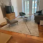 Apartment Vibrant Escape With Private Patio