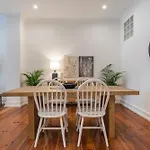 Apartment Vibrant Escape With Private Patio *