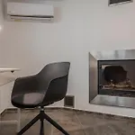 Vibrant Escape With Private Patio Apartment *