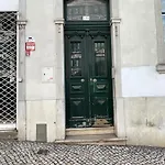 Vibrant Escape With Private Patio Apartment Lissabon