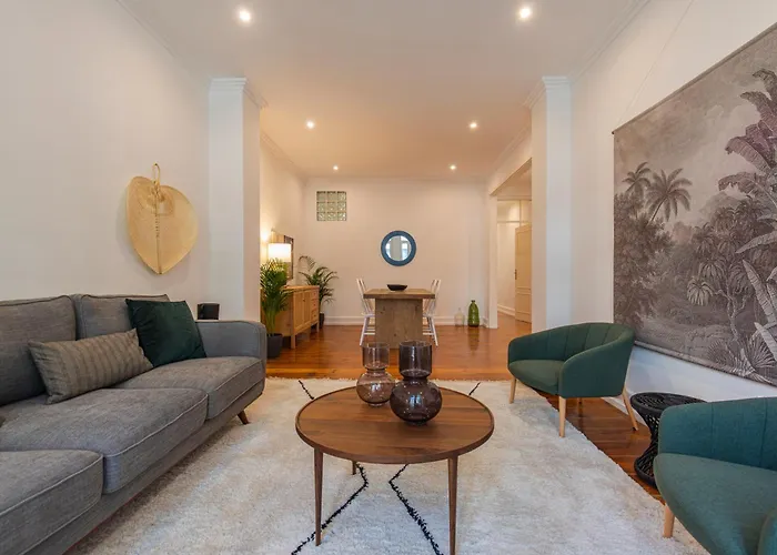 Vibrant Escape With Private Patio Apartmán