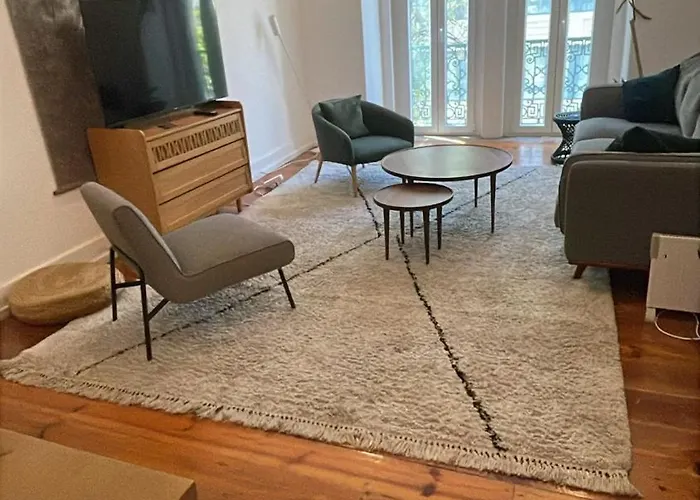 דירה Vibrant Escape With Private Patio