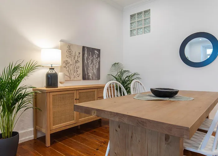 Vibrant Escape With Private Patio Apartmán