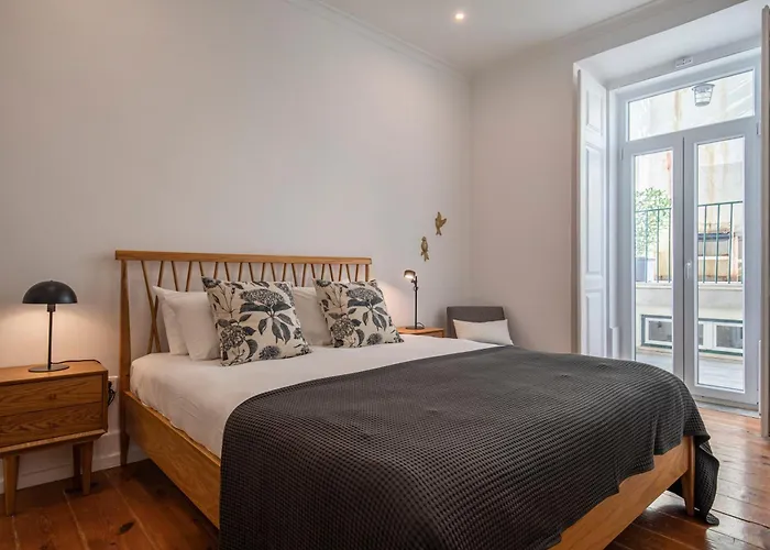 Vibrant Escape With Private Patio Apartmán