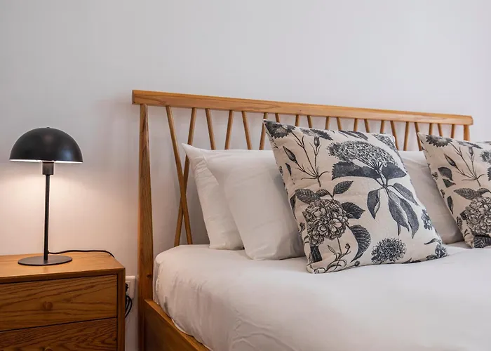 Vibrant Escape With Private Patio Apartmán