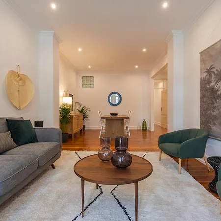 Vibrant Escape With Private Patio Appartement