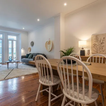 Vibrant Escape With Private Patio Lisboa