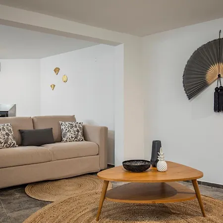 Vibrant Escape With Private Patio Appartement Lisboa