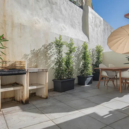 Appartement Vibrant Escape With Private Patio